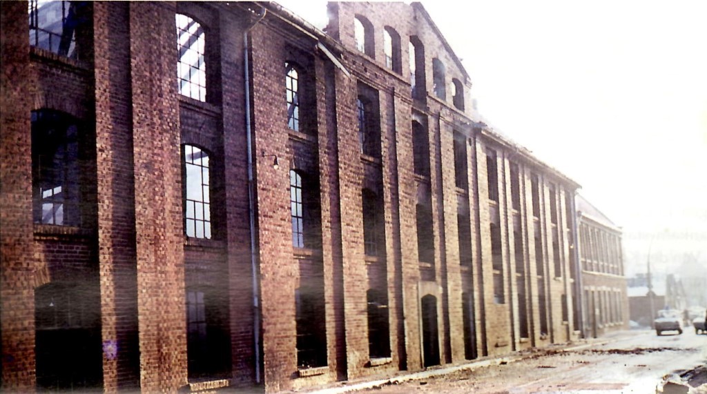 Die Strumpf-Fabrik Rhode am Tag nach dem Brand vom 18. Dezember 1973